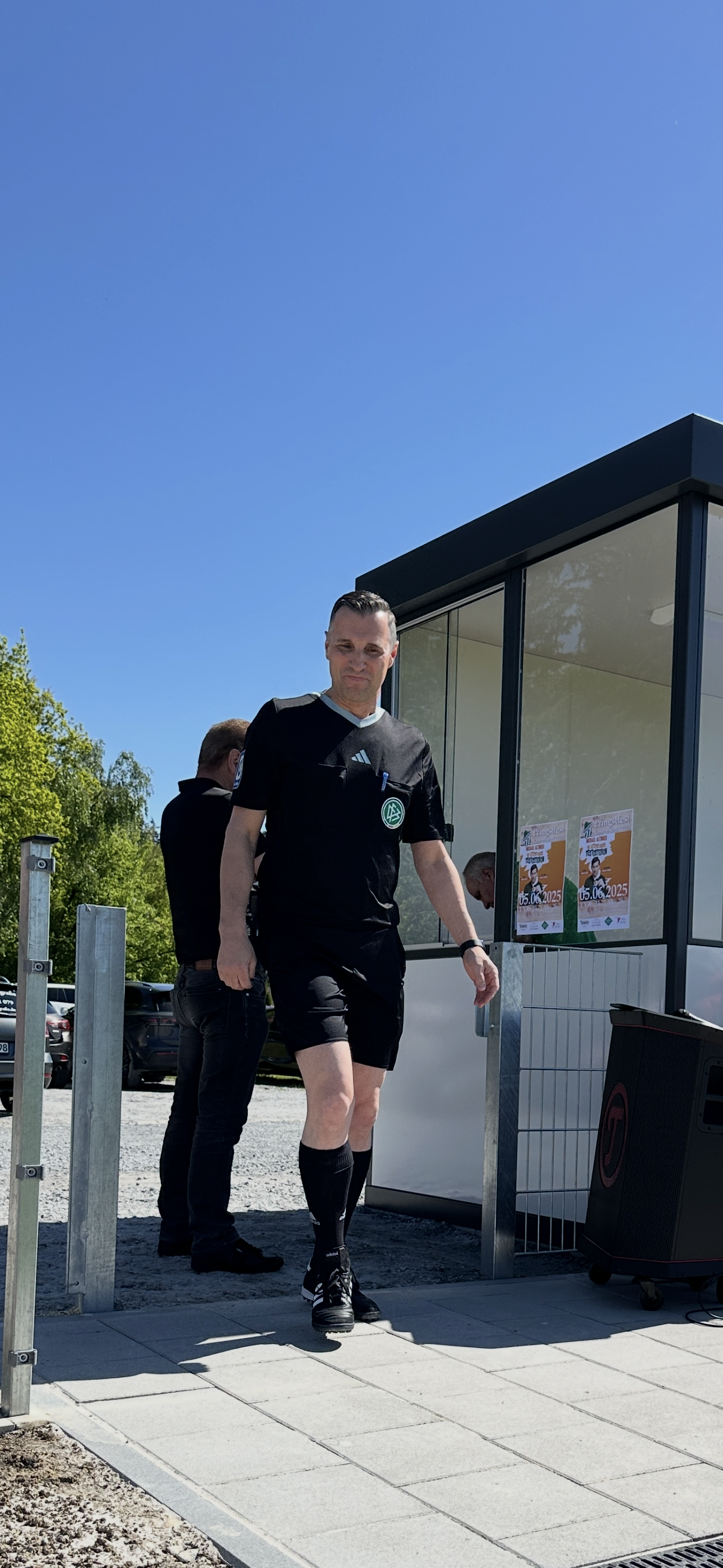 Emmer pfeift Gemeindederby