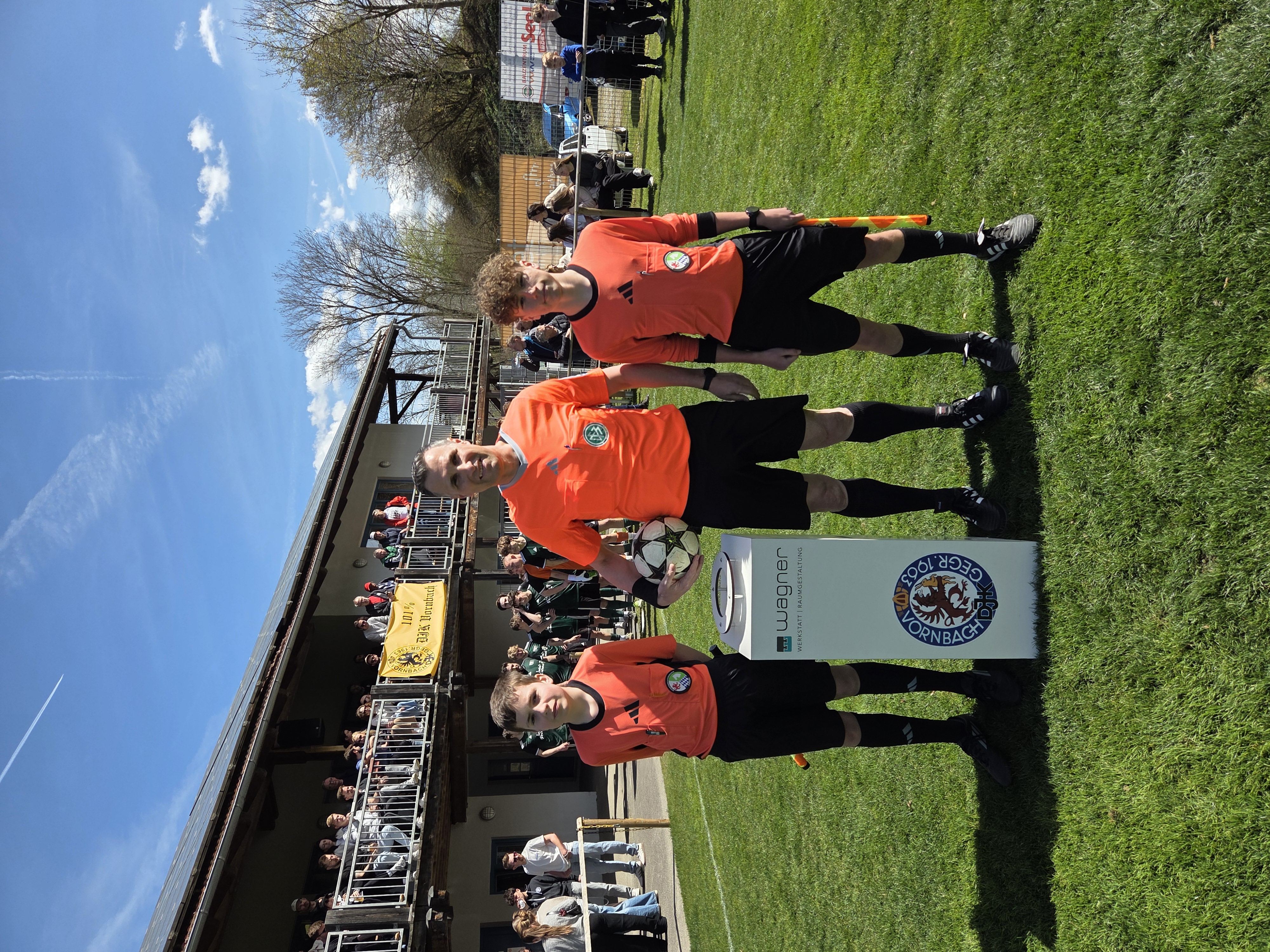 Michael Emmer pfeift Kreisklassenderby in Vornbach