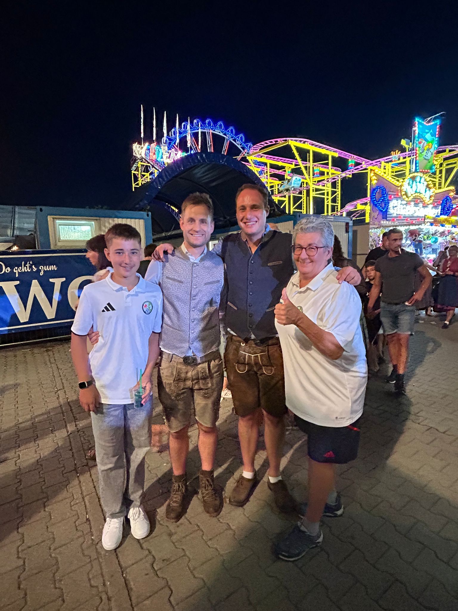 Geselliger Abend am Karpfhamer Volksfest